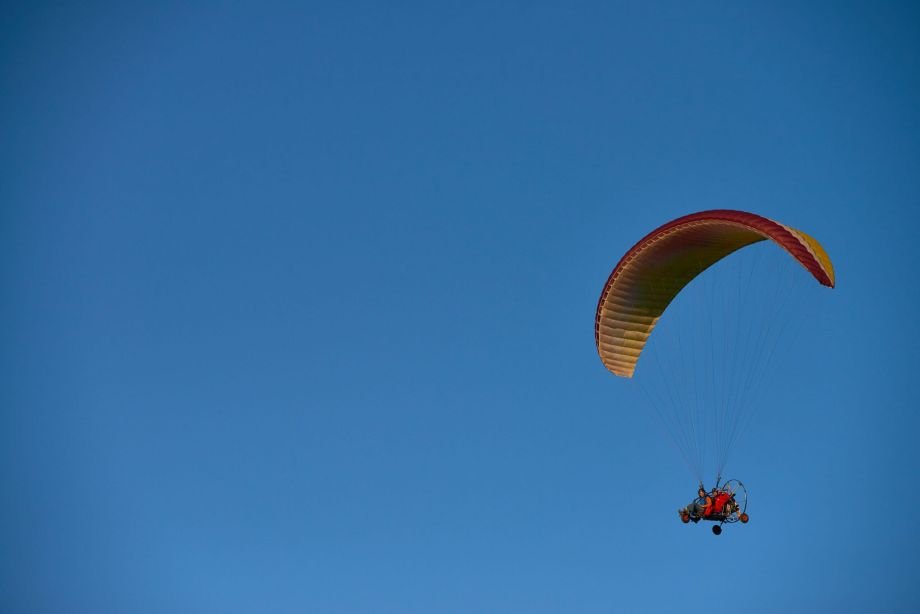 Istruttore certificato in volo tandem con paramotore sul Garda