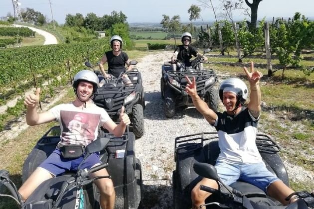 Gruppo festeggia unoccasione speciale con Garda Adventure