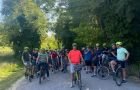 Gruppo in e-bike tra i panorami del Lago di Garda