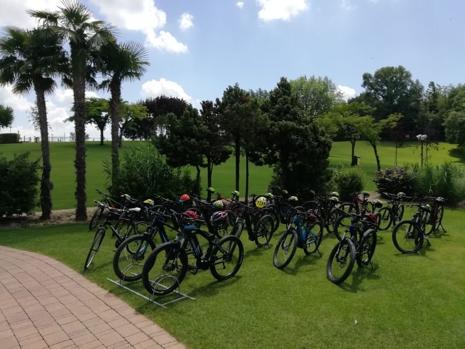 Sosta panoramica durante il tour e-bike sul Lago di Garda
