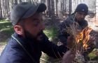 Accensione del fuoco senza accendino durante il corso survival sul Garda