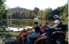 Famiglia con bambini durante il tour in quad sul Lago di Garda